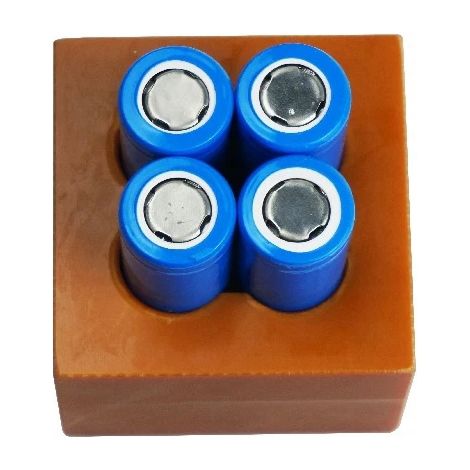 Forma per Saldatura 4 Batterie 18650 – Costruzione Stabile, Materiale Bakelite  Capacità: 4 Celle  Uso per Saldatura Batterie