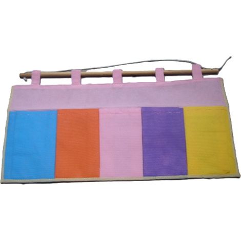 Hängeregal mit Organizertaschen