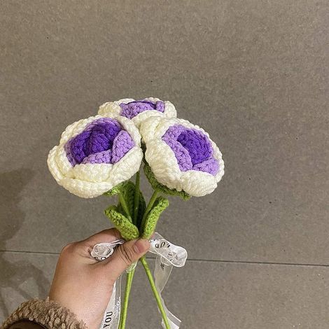 Knitted Rose Simulation Bouquet Hand Woven Yarn Floral Decoration Perfect Gift for Women Romantic and Long Lasting Ideal for Valentine s Day Anniversaries and Birthdays (1/2)
