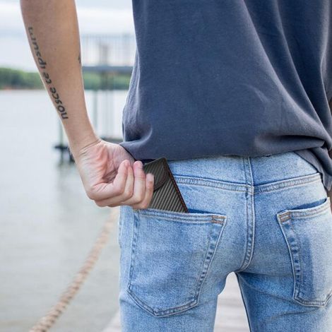 Zwei RFID-Signalschutzhüllen, geeignet für Autoschlüssel, mit Antibeschlagschutz.