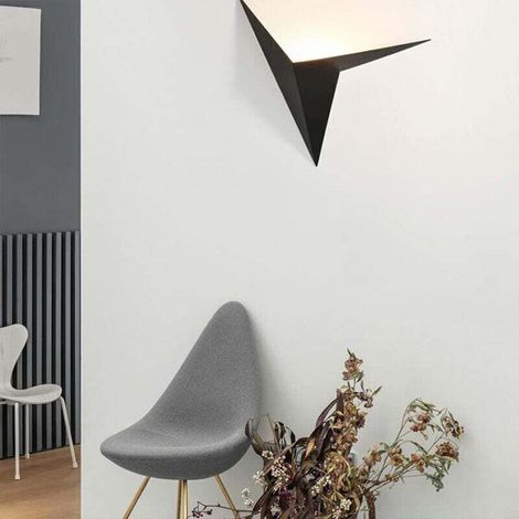 Applique Murale Interieur LED 3W, Créatif Triangle Forme Noir Lampe Murale 3000K Blanc Chaud Moderne Métal Luminaire Mural Pour Chambre Salon Escalier Couloir (noir)