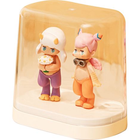 Boîte de présentation transparente empilable en plastique blanc pour figurines, idéale pour ranger les mini-poupées et jouets. (1/5)