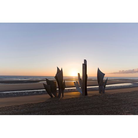 Tableau sur toile lever du jour Omaha Beach 65x97 cm - Impression sur Toile Murale Décorative - Image imprimée en HD sur Toile - Toile sur Châssis en Bois FSC - Fabriqué en France (1/5)
