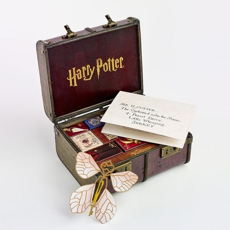 Hogwarts Advent Calendar with Magical Surprises and Collectibles (1/5)