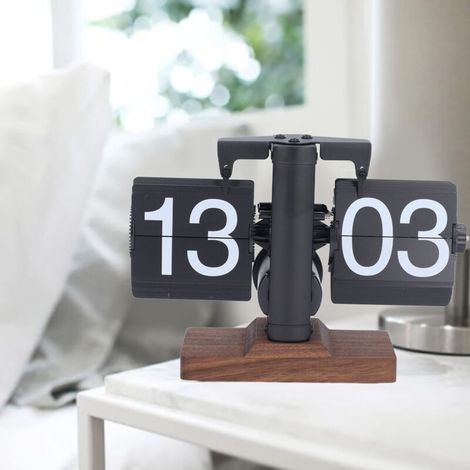 Minimalistische Retro-Klappuhr, 24-Stunden-Automatikuhr mit schwarzem Zifferblatt und Walnussholzsockel