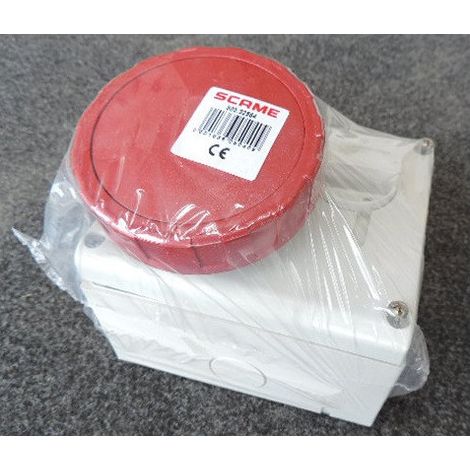 Prise socle saillie verrouillable 3P+T 32A femelle 380-415V 50-60Hz rouge 3H base 136x125mm étanche IP67 OMNIA (1/2)
