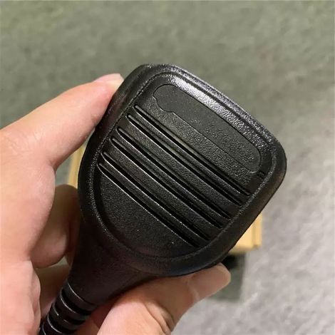 Compatible with Motorola MTP3150 hand microphone, P6620, E8608, E8668, and 3100 shoulder microphone handles (1/5)