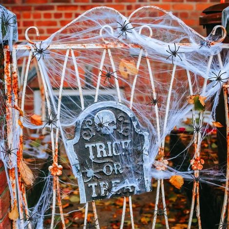 Ragnatela di Halloween 200 g, Ragnatela di Halloween con 30 ragni finti, Ragnatela, Decorazione per attività di Halloween, Decorazione per interni ed esterni di Halloween, Ragnatela finta (1/4)