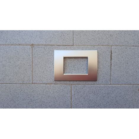 TrAdE Shop Traesio - Placca Placche Placchete Compatibili Living Light In Abs 3 4 7 Posti Colorate - Argetno Lucido -3 fori     -