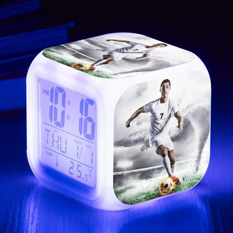Coupe du Monde de la FIFA – Réveil numérique à l'effigie de Ronaldo (C), lumière multicolore
