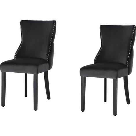 Lote de 2 sillas Chesterfield REGINA negras de terciopelo – Respaldo capitoné, cabeza de león plateada y patas de madera de hevea (1/5)