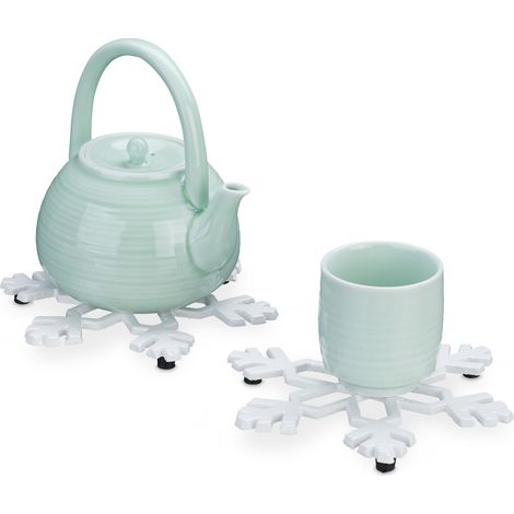 Relaxdays Snowflake Coaster, Set of 2, HBT: 1,5x18x18 cm, Trivet, for Teapots & Pans, Cast Iron, Anti-slip, White