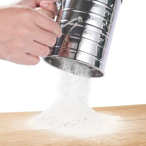 Tamis à farine en acier inoxydable argenté de 3 tasses (avec anneau mélangeur à mailles fines rotatif pour un tamisage rapide)