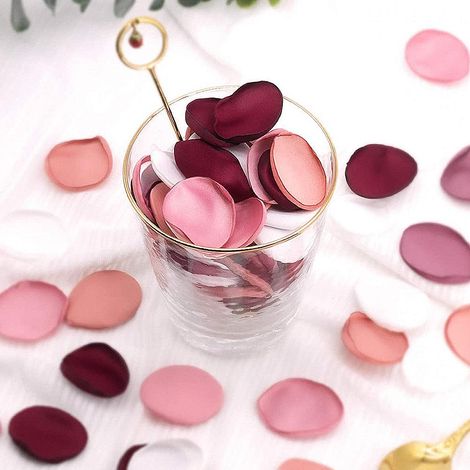 200 pétales de roses artificielles en soie, à disperser pour décorer une allée centrale lors d'un mariage, un anniversaire ou la Saint-Valentin. (1/5)