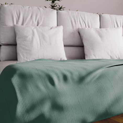 Soleil D Ocre – Jeté de lit 180x220 cm – Coton recyclé vert – Fines rayures ton sur ton – Pour toutes saisons