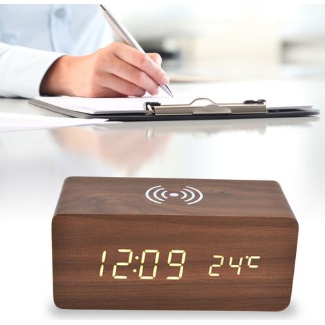 Intelligenter digitaler Wecker mit kabelloser Ladefunktion, automatischer Temperaturerkennung und Dreifachalarm für das Schlafzimmer, LED-PVC-Modell (16,1 cm, Rot)