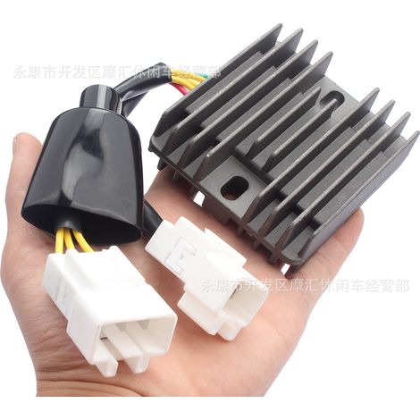 Motorcycle parts compatible with HONDA CBR1000RR 2004-2010 CBR600RR voltage regulator and rectifier. (1/4)