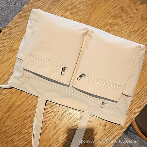 Sac fourre tout de voyage pour un week end, à main cabine et sport court séjour. (1/5)