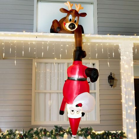 2,4 m aufblasbare Weihnachtsdekoration – Kletterndes Rentier und Weihnachtsmann – Integrierte LED-Beleuchtung für drinnen und draußen, Garten, Rasen (1/5)