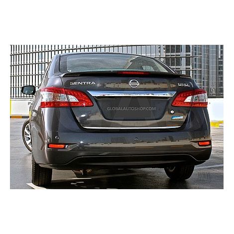 Moldura cromada para portón trasero del Nissan Sentra VII 2012+ (1/4)
