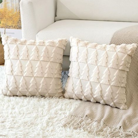 APEX Ensemble de deux housses de coussin décoratives en peluche douce pour canapés, beige, motif sapin de Noël, 45 x 45 cm (1/5)
