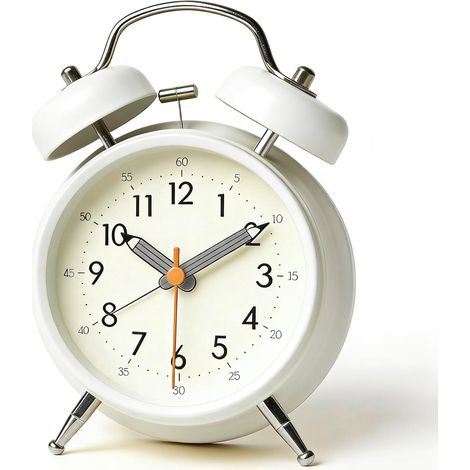 Este silencioso despertador metálico cuenta con doble alarma, luz nocturna y función analógica alimentada por pilas. (1/4)