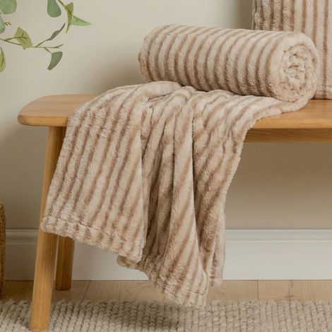 Classic Striped Cosy Mallory Throw (1/2)