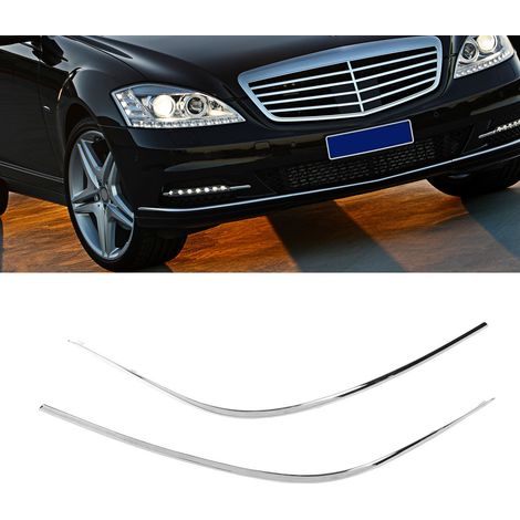 Une paire de baguettes chromées sur les pare-chocs avant gauche et droit, 2218850121 et 2218850221, adaptées aux Mercedes-Benz W221, S350, S550, S63, AMG et modèles surdimensionnés. (1/5)