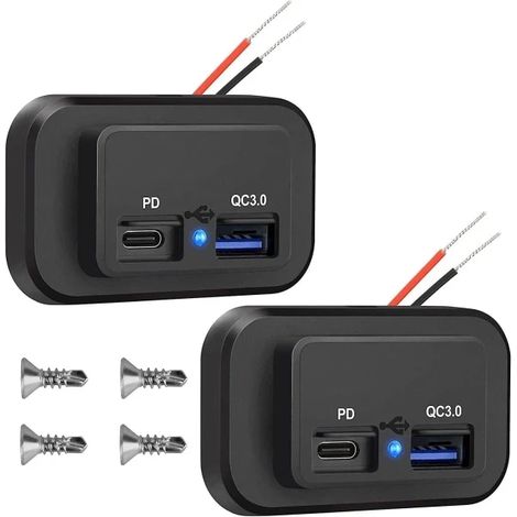 Deux ports USB 12V, un chargeur USB double Quick Charge 3.0 12V et un port PD Type-C (USB-C), un chargeur USB 12V/24V, un adaptateur secteur étanche et un chargeur de voiture. (1/5)