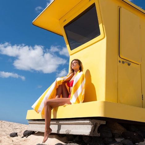 Toalla de playa de microfibra - Toalla de viaje XXL - 200x90cm - Toalla de microfibra 100% reciclada - Secado rápido - Amarillo limón (1/4)