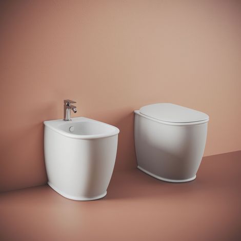 Sanitari Atelier filomuro senza brida cm. 52x37 con sedile (1/3)