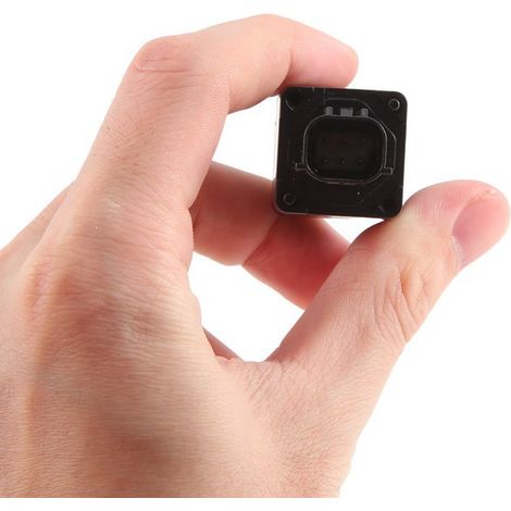 867B060011 and 867B060010 are for Toyota Land Cruiser LX570 reversing cameras. (1/4)