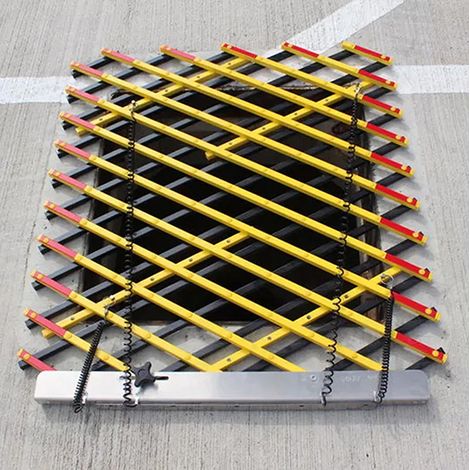 Rete anticaduta per botole e fori - Dimensioni aperte 1,20 x 0,70 m - Dimensioni chiuse 0,90 x 0,37 m - Fibra di vetro - OSCV001