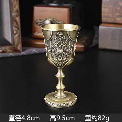 Verre à pied serti de diamants (bronze), dégageant un luxe subtil