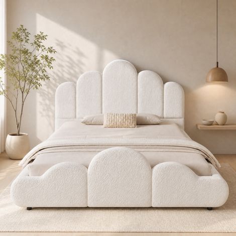 Letto imbottito 140x200 cm in bouclé beige con design a nuvola, protezioni arrotondate e rete a doghe inclusa (1/5)