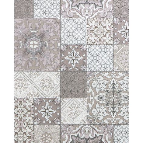 Empapelado para baños y cocinas EDEM 87001BR13 papel pintado vinílico ligeramente texturado con dibujo tipo azulejos y acentos metálicos beige taupe blanco plata 5,33 m2 (1/5)