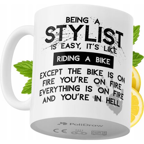 Tazza divertente e spiritosa per stilisti, ideale per caffè e tè, con grafica e testo umoristico. Perfetta per compleanni, onomastici e festività. Tazza premium per occasioni speciali, ideale per casa (1/5)