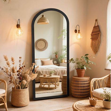 Miroir sur pied incurvé 160x50 cm, cadre en bois noir, inclinaison réglable, usage quotidien, pour salon et commerces (1/5)