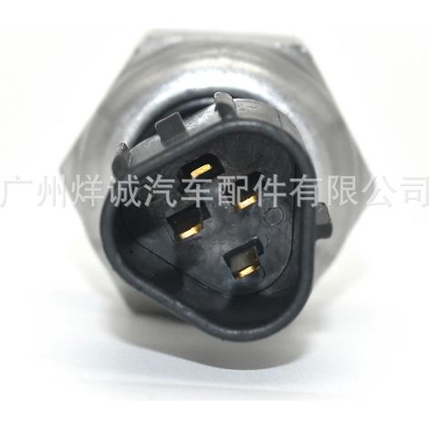 Oil pressure sensor 89448-34020 suitable for Toyota Coaster, Tundra, and Sequoia automotive parts. (1/4)