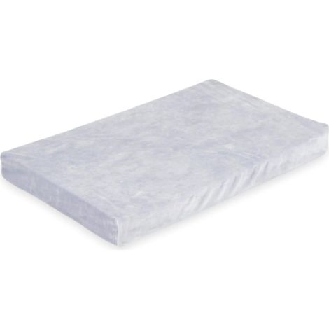 Alfombra de juegos de espuma suave de color gris claro con textura aterciopelada.