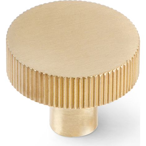 Pomo para Mueble  Estilo Decorativo  Fabricado en Latón  Acabado en Latonado  Medidas 353523 mm  Sistema de Fijación Atornillado  Incluye Tornillos M4  1 Unidad - (1/5)