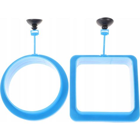 Zwei blaue PVC-Räder zur Fütterung der Fische im Aquarium.