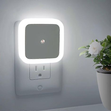 Luz nocturna con sensor crepuscular, encendido/apagado automático, enchufable, para dormitorio, baño, pasillo, cocina, color blanco. (1/5)
