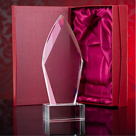 Grande statuette en cristal de 26 cm avec support, à graver ou à imprimer, avec coffret décoratif. (1/5)