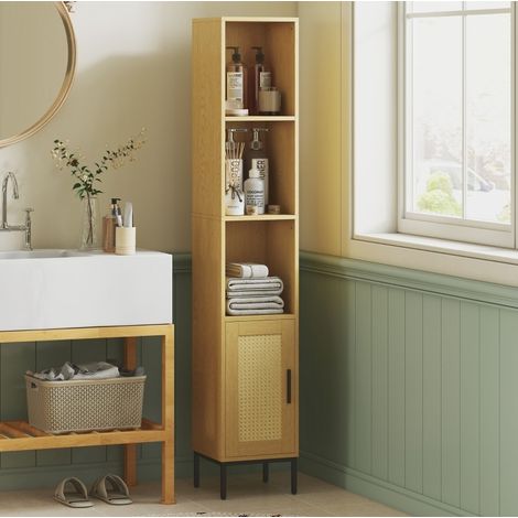 Armario de baño alto y estrecho con 3 estantes abiertos, puerta y balda ajustable, acabado madera clara y patas de metal – CHICFURN, para baños pequeños (1/5)