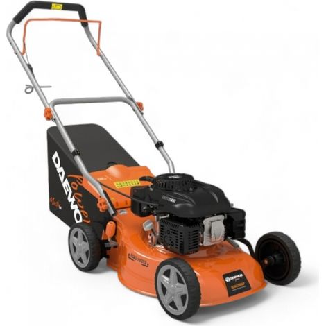 Daewoo – Tondeuse thermique poussée 131cc – Largeur de coupe 41cm – Bac de ramassage 45L – Démarrage au lanceur – Pour terrains en pente jusqu'à 27%