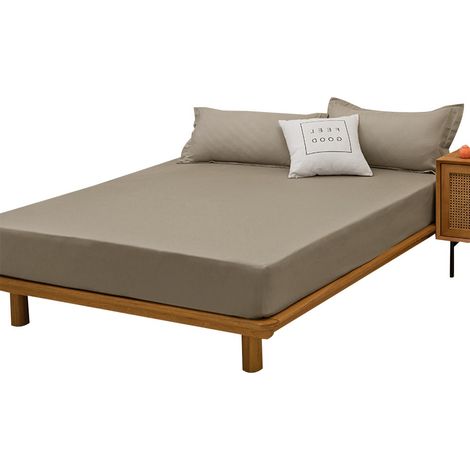 Draps en microfibre douce et infroissable, à poches profondes. Confortables et résistants. (1/5)
