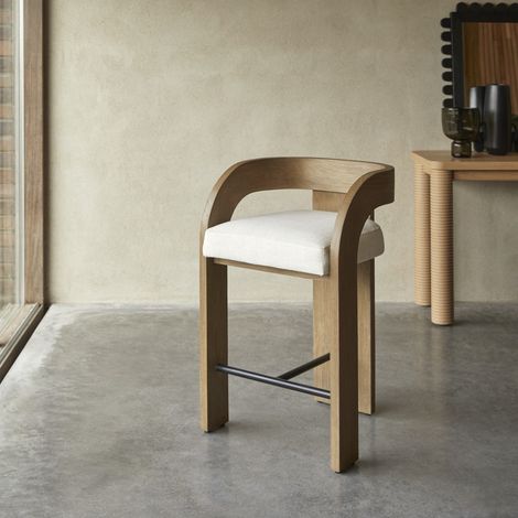 Chaise de bar en bois de mindi massif et tissu tramé écru Boti (1/5)