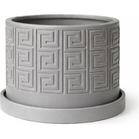 Vaso da fiori moderno grigio con sottovaso a motivo geometrico.