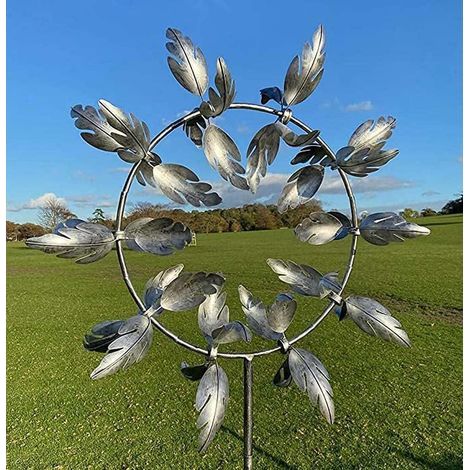 Einzigartige und magische Metallwindmühle, Gartenwindmühle, die sich mit dem Wind bewegt